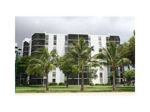 3401 N COUNTRY CLUB DR # EI-202, Miami, FL 33180