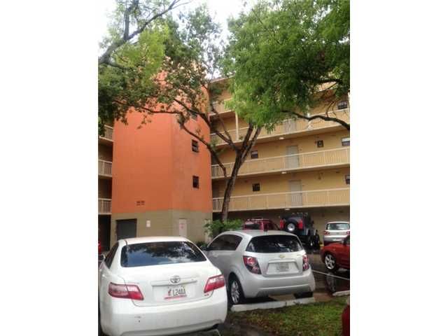 8290 LAKE DR # 138, Miami, FL 33166