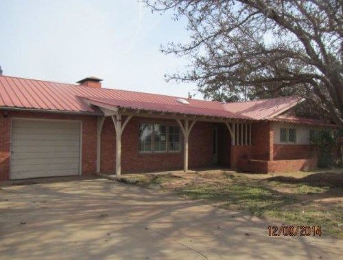 605 South Ayrshire, Crosbyton, TX 79322