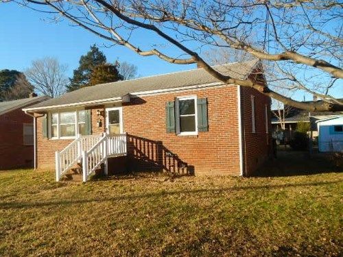 112 Moore Ave, Colonial Heights, VA 23834