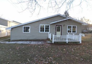 1108 Mary St, Clare, MI 48617