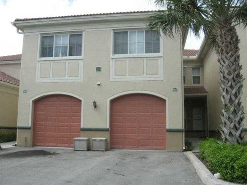 2464 CENTERGATE DR # 102, Hollywood, FL 33025