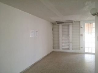 Urb Lagos De Plata J76 Calle 11, Toa Baja, PR 00949