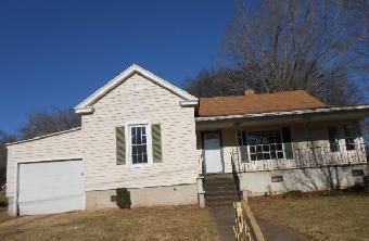 909 Harris St, Eden, NC 27288