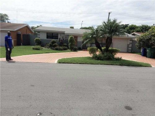 6640 EMERALD LAKE DR, Hollywood, FL 33023