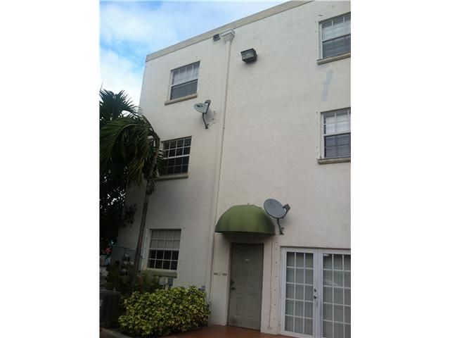 420 E 1 AV # B204, Hialeah, FL 33010