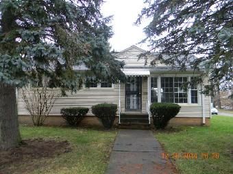 5720 Garfield Ave, Maple Heights, OH 44137