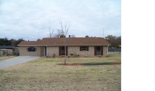 141 Oakwood Dr, Kilgore, TX 75662