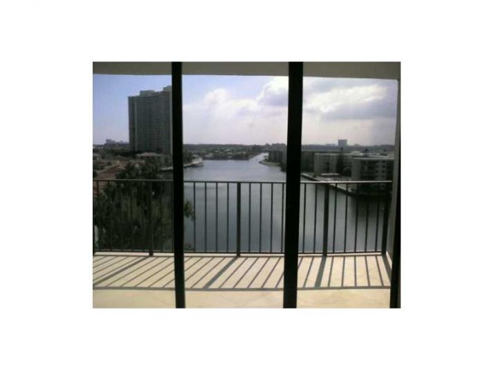 18151 NE 31 CT # 911, North Miami Beach, FL 33160