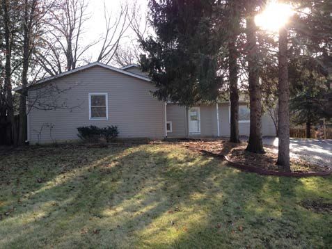 27w355 Fleming Dr, Winfield, IL 60190