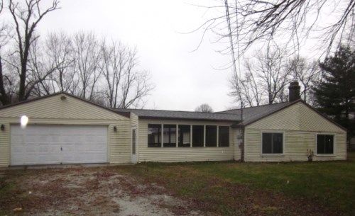 2405 Bartz Rd, Valparaiso, IN 46383