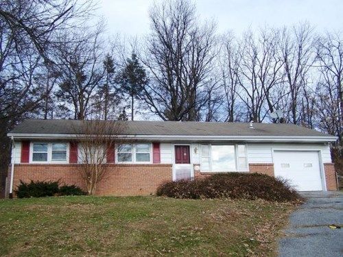 293 Old Delp Rd, Lancaster, PA 17601