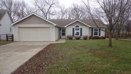 416 N Crest Ct, Lawrence, KS 66047