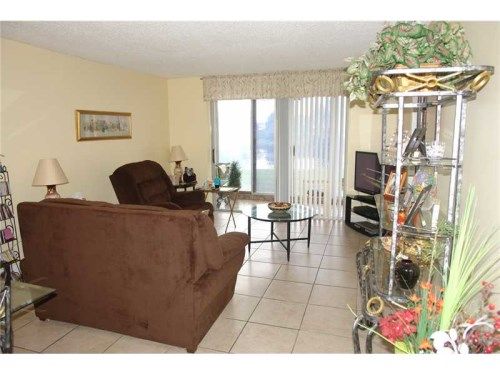 8225 SUNRISE LAKES BL # 104, Fort Lauderdale, FL 33322