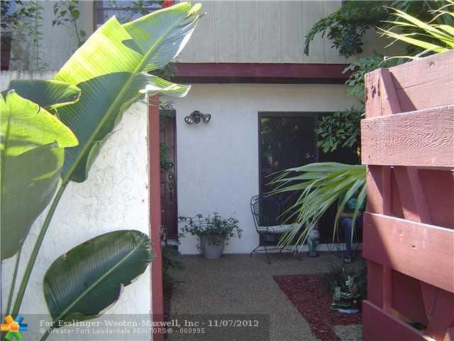 3006 LAKEWOOD LN # 321, Hollywood, FL 33021