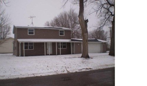 202 N 4th St, Doniphan, NE 68832