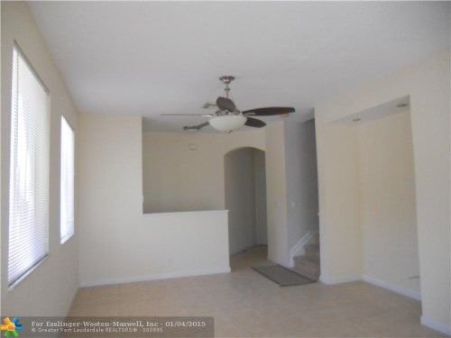 2902 CARVELLE Dr # 2902, West Palm Beach, FL 33404