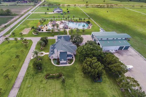 557 County Road 451, El Campo, TX 77437