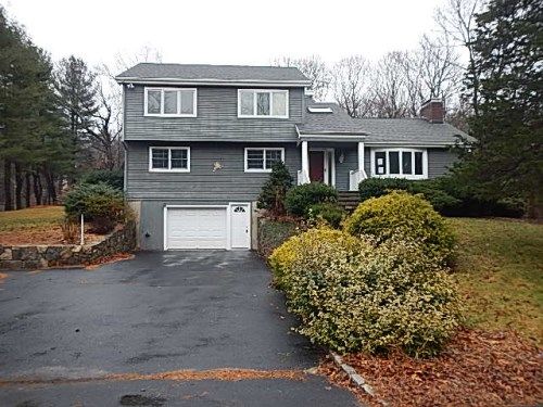 3 Hillside Ln, Monroe, CT 06468