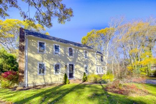 17 Pond Meadow Dr, Marstons Mills, MA 02648