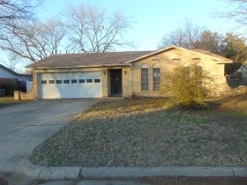 7413 Maple Dr, North Richland Hills, TX 76180