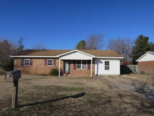 1402 Lockwood Dr, Corning, AR 72422