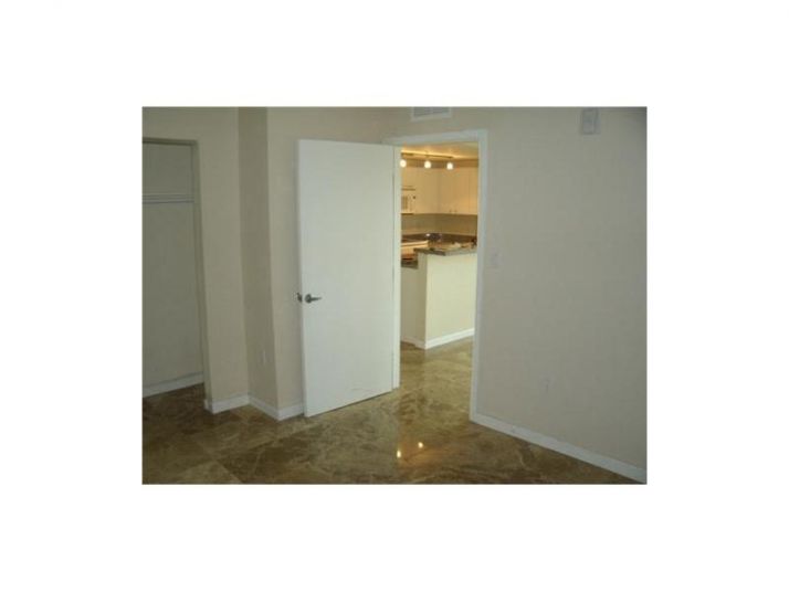 2740 SW 28 TE # 608, Miami, FL 33133