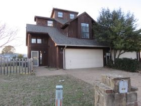 616 Harbor Circle, Azle, TX 76020