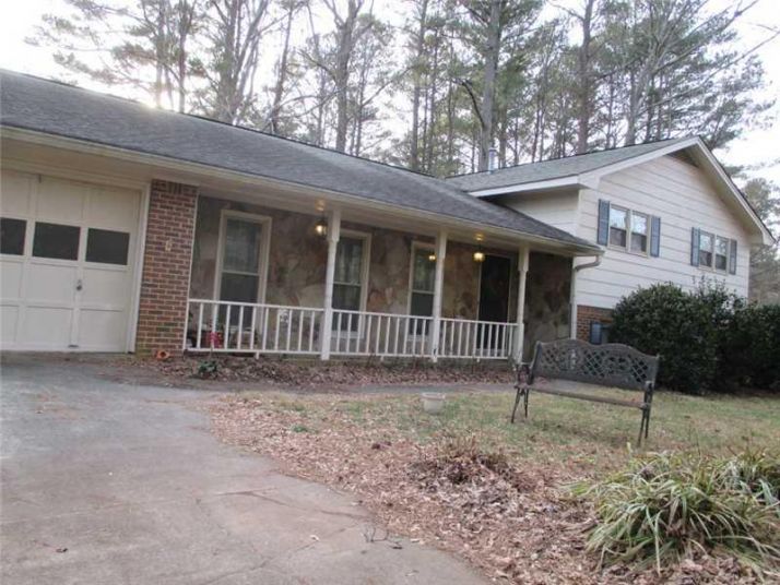 567 Cole Drive Sw, Lilburn, GA 30047