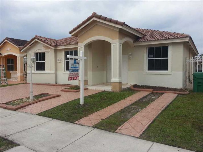 8113 NW 198 ST, Hialeah, FL 33015