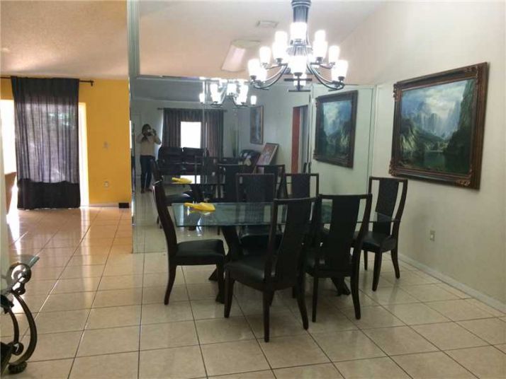 19110 NW 89 CT, Hialeah, FL 33018