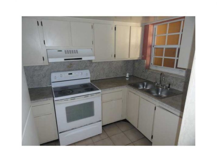 3915 W 8 CT # 39, Hialeah, FL 33012