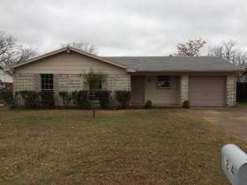 1214 Mars Dr, Cedar Hill, TX 75104