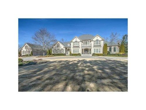 810 Hedgegate Court, Roswell, GA 30075