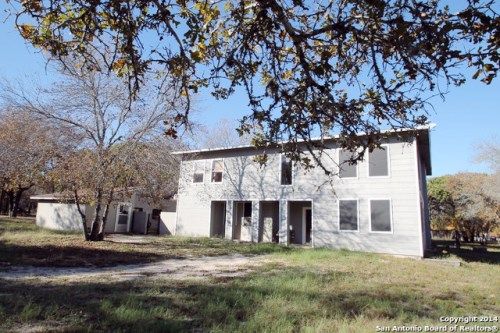 853 Shady Grove Lane, Adkins, TX 78101