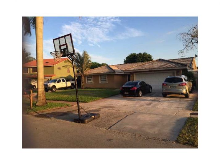 6330 NW 200 TE, Hialeah, FL 33015