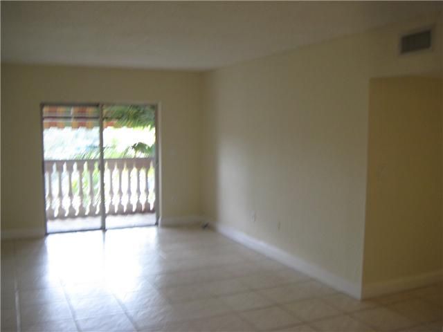 525 W 69 ST # 303, Hialeah, FL 33014