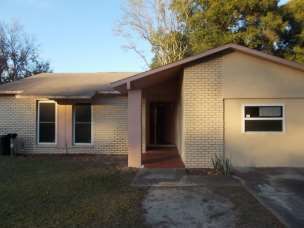 1102 Park St, Seffner, FL 33584