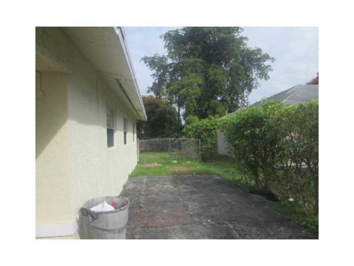 2841 NW 3RD ST, Pompano Beach, FL 33069