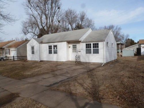 716 E 8th St, Newton, KS 67114