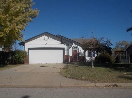 8606 W Westlawn Cir, Wichita, KS 67212