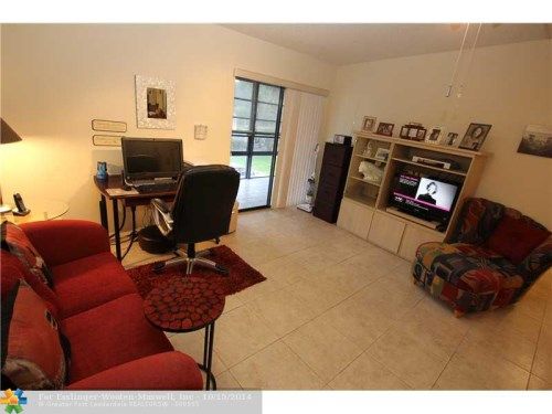 9948 S Belfort Cir # 201, Fort Lauderdale, FL 33321