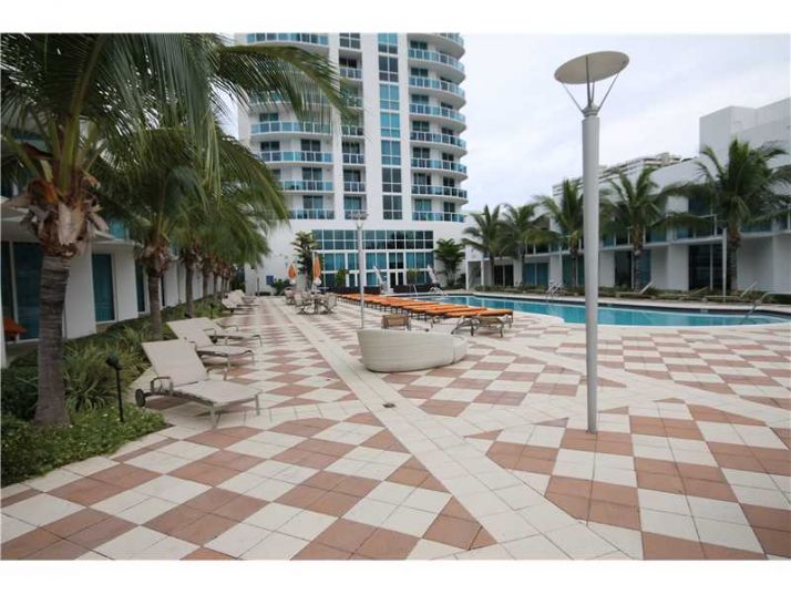 1945 OCEAN DR # 1212, Hallandale, FL 33009