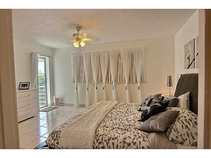 700 NE 14TH AV # 310, Hallandale, FL 33009