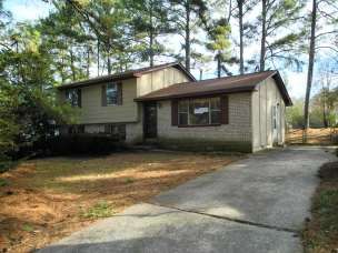 181 W Canterbury Dr, Jonesboro, GA 30238