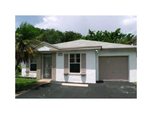 5911 WOODLAND POINT DR, Fort Lauderdale, FL 33319