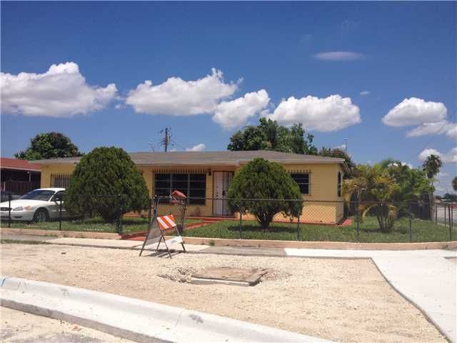 411 W 32 PL, Hialeah, FL 33012