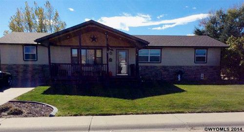 1135 Riverbend Dr, Douglas, WY 82633