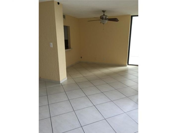 400 LESLIE DR # 925, Hallandale, FL 33009