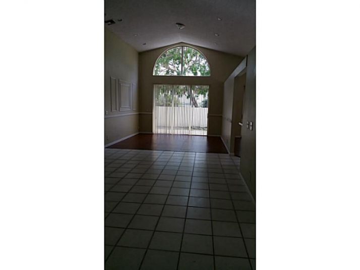 1261 NW 184 TE, Hollywood, FL 33029